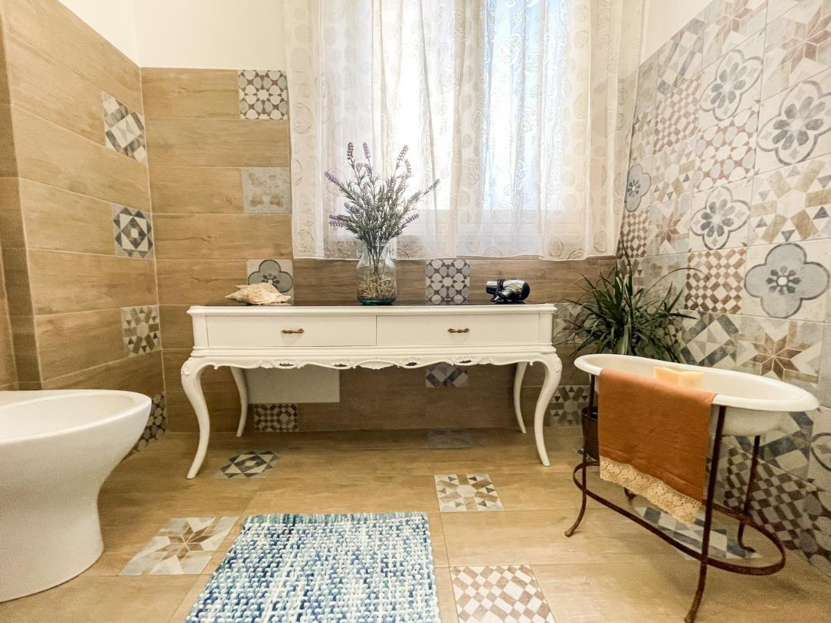 Al Politeama Rooms B&B Palermo Bagian luar foto