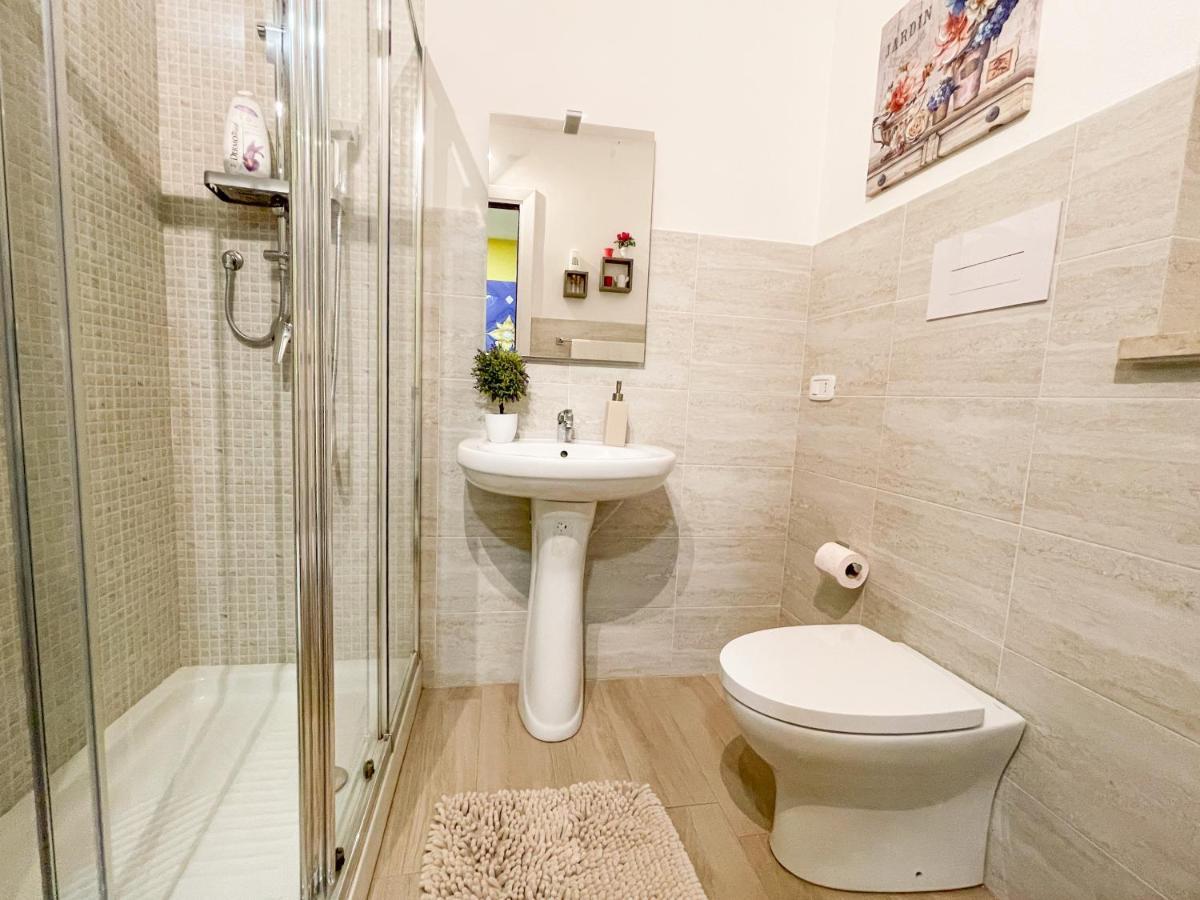 Al Politeama Rooms B&B Palermo Bagian luar foto